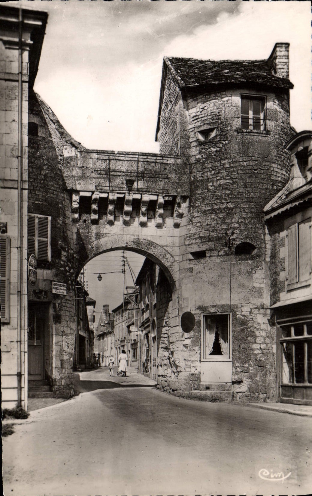 CPA La Roche Posay les Bains (Vienne) La Porte de Ville