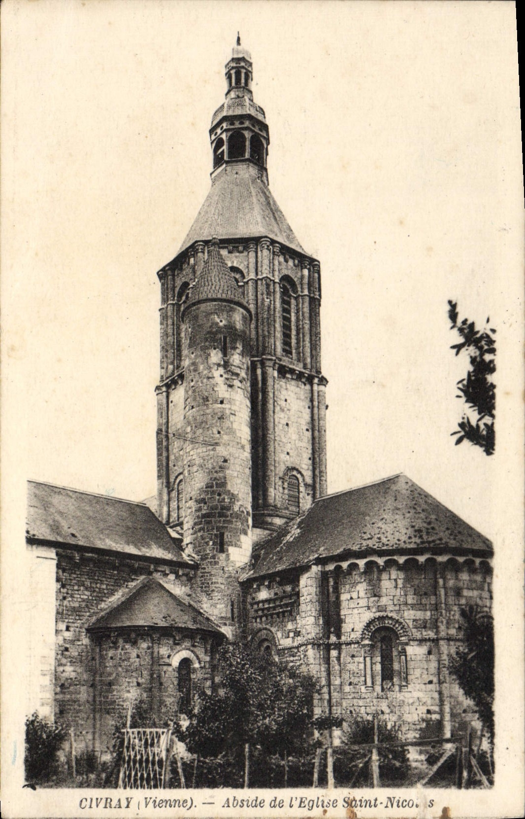 CPA Civray (Vienne) Abside de l'Eglise Saint Nicolas