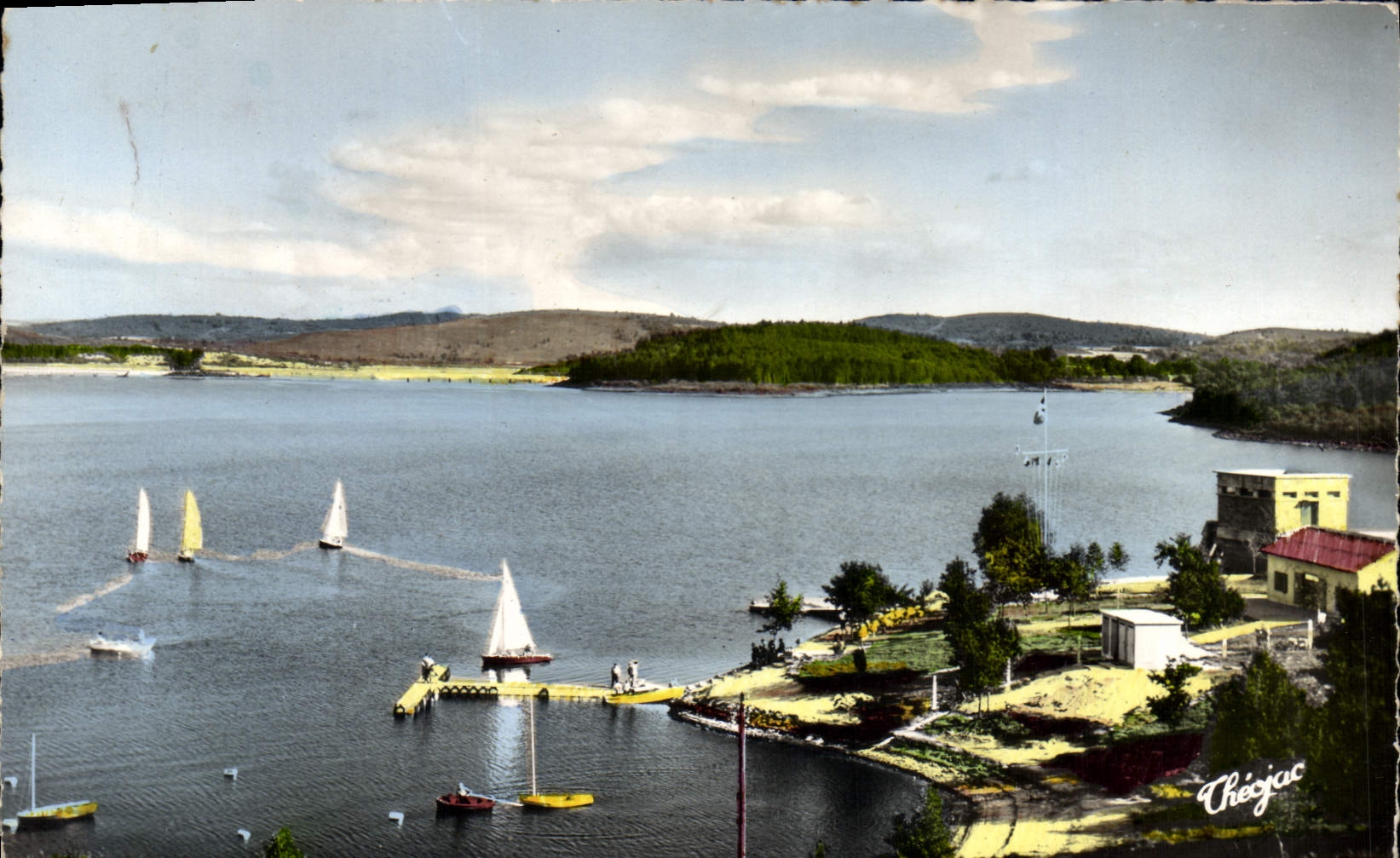CPA Haute Vienne Pittoresque entre Royere et Peyrat le Château Lac de Vassivière