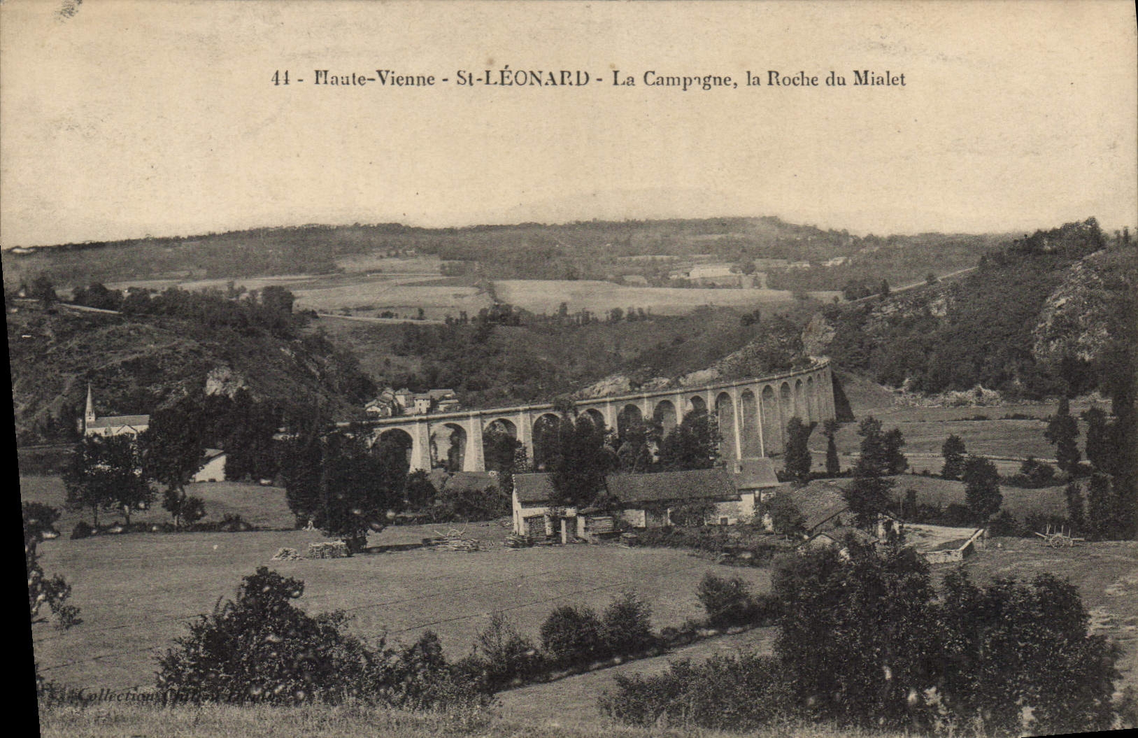 CPA Haute Vienne St Leonard La Campagne la Roche du Mialet