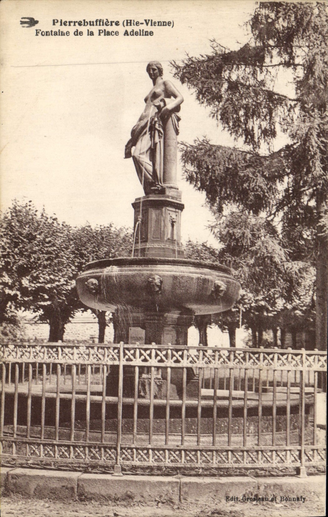 CPA Pierrebuffiere (Haute Vienne) Fontaine de la Place Adeline