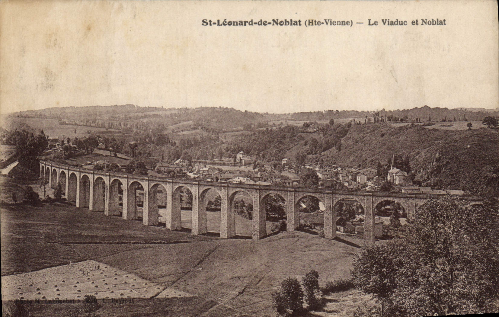 CPA St Leonard de Noblat (Haute Vienne) Le Viaduc et Noblat