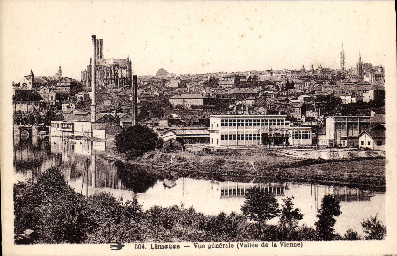 CPA Limoges Vue generale (Vallee de la Vienne)