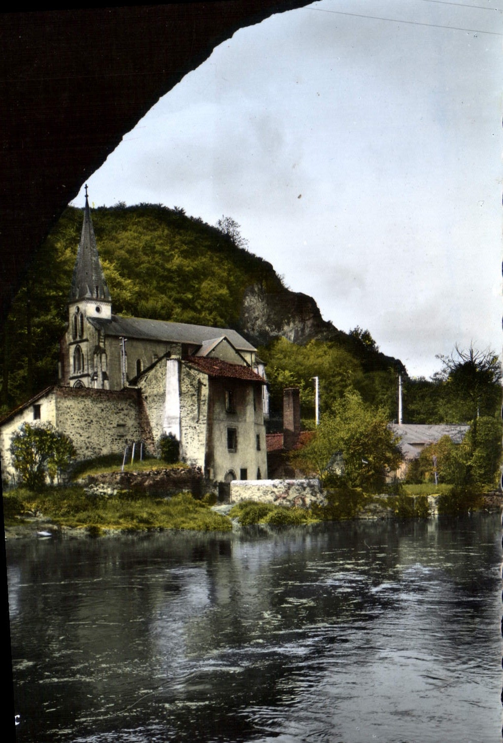 CPSM Saint Leonard de Noblat (Haute Vienne) Vallee de la Vienne Eglise de Noblat