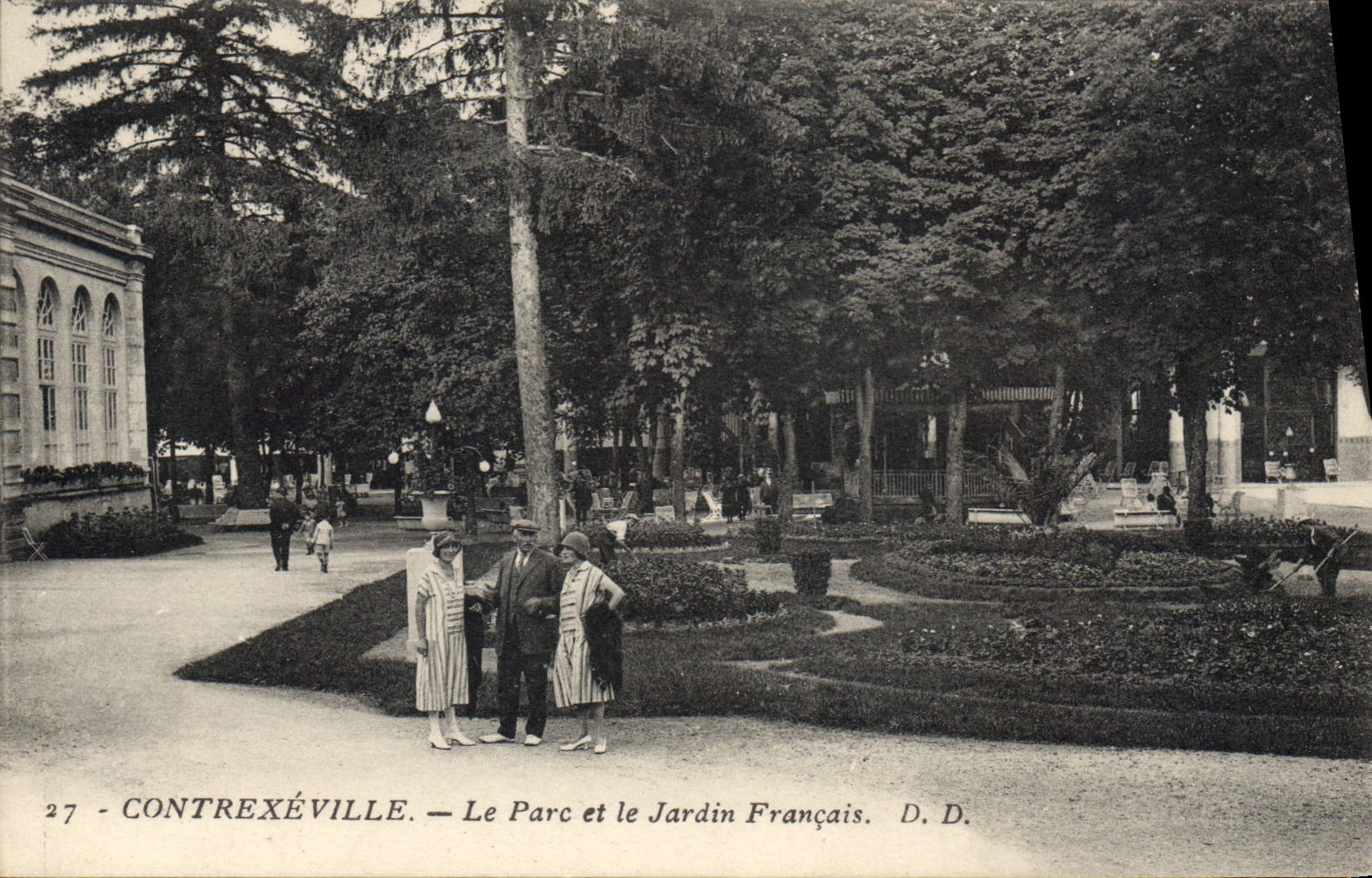 CPA Contrexeville Le Parc et le Jardin Francais