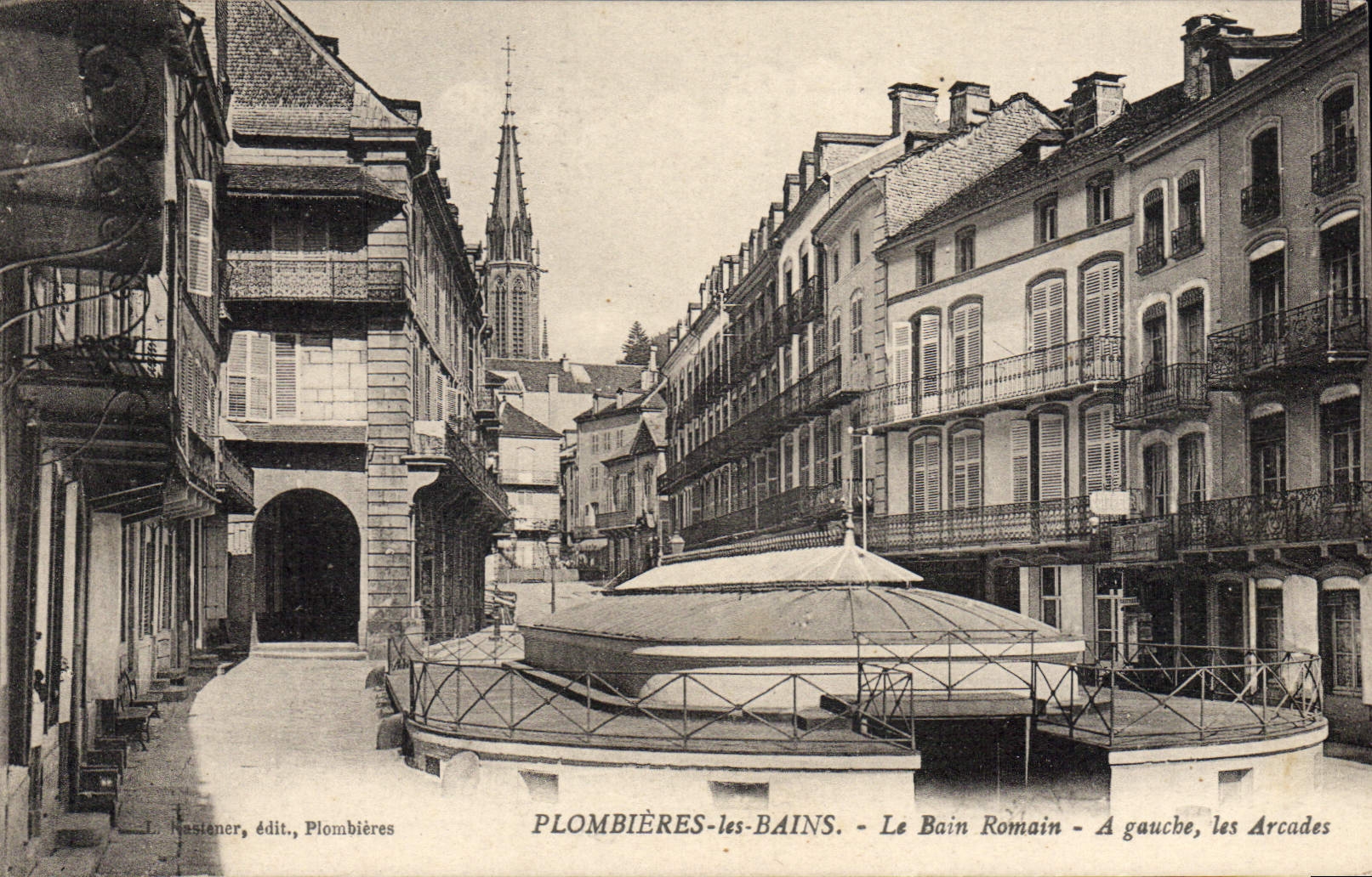 CPA Plombieres les Bains Le Bain Romain A gauche les Arcades