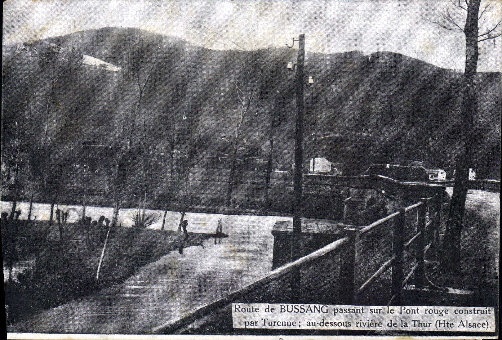 CPA Route de Bussang passant sur le Pont rouge (Haute Alsace)