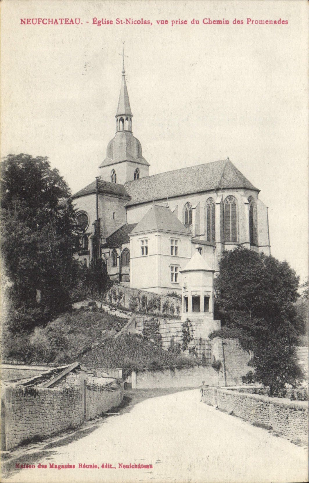 CPA Neufchateau Eglise St Nicolas vue prise du Chemin des Promenades