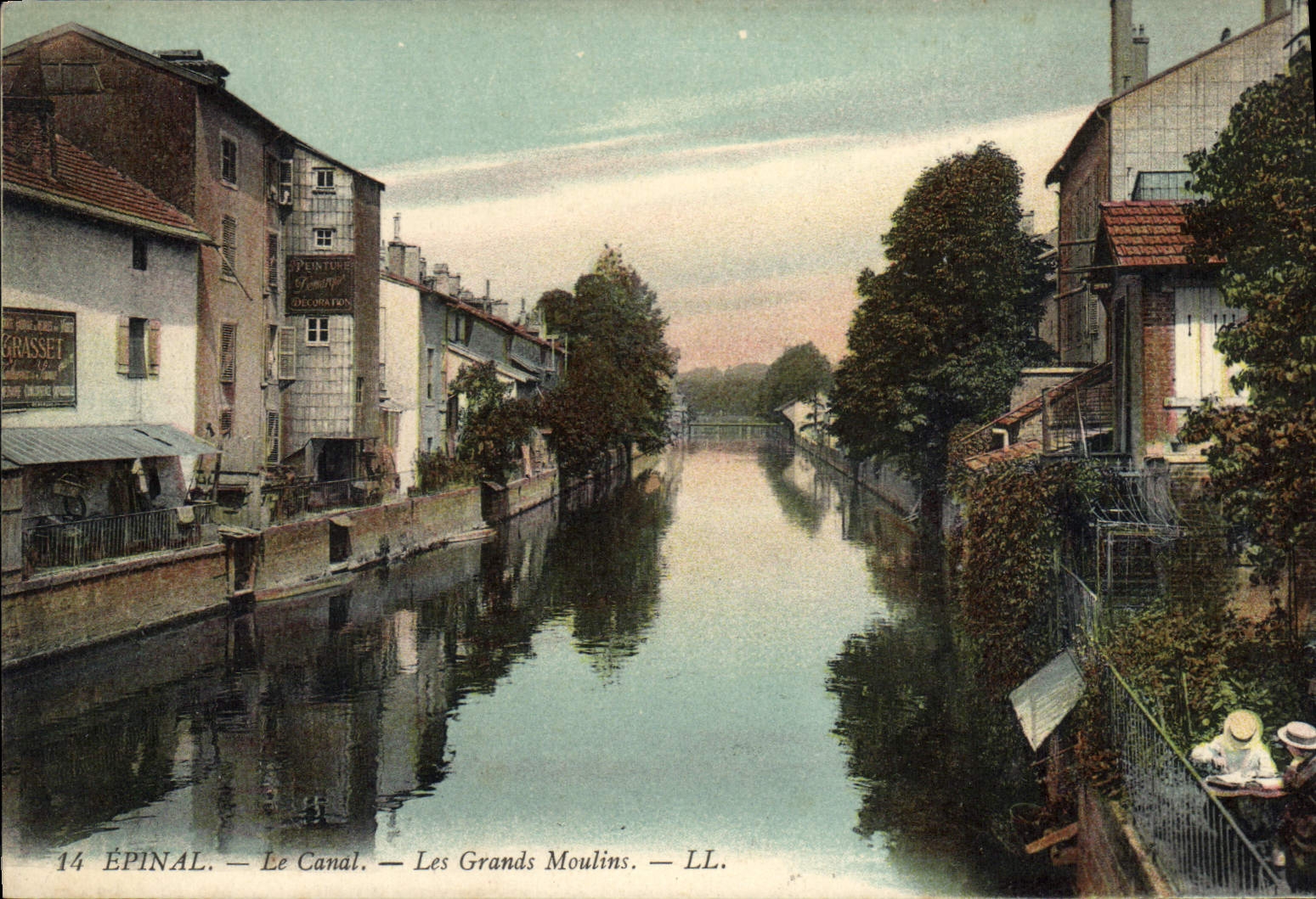 CPA Epinal Le Canal Les Grands Moulins 