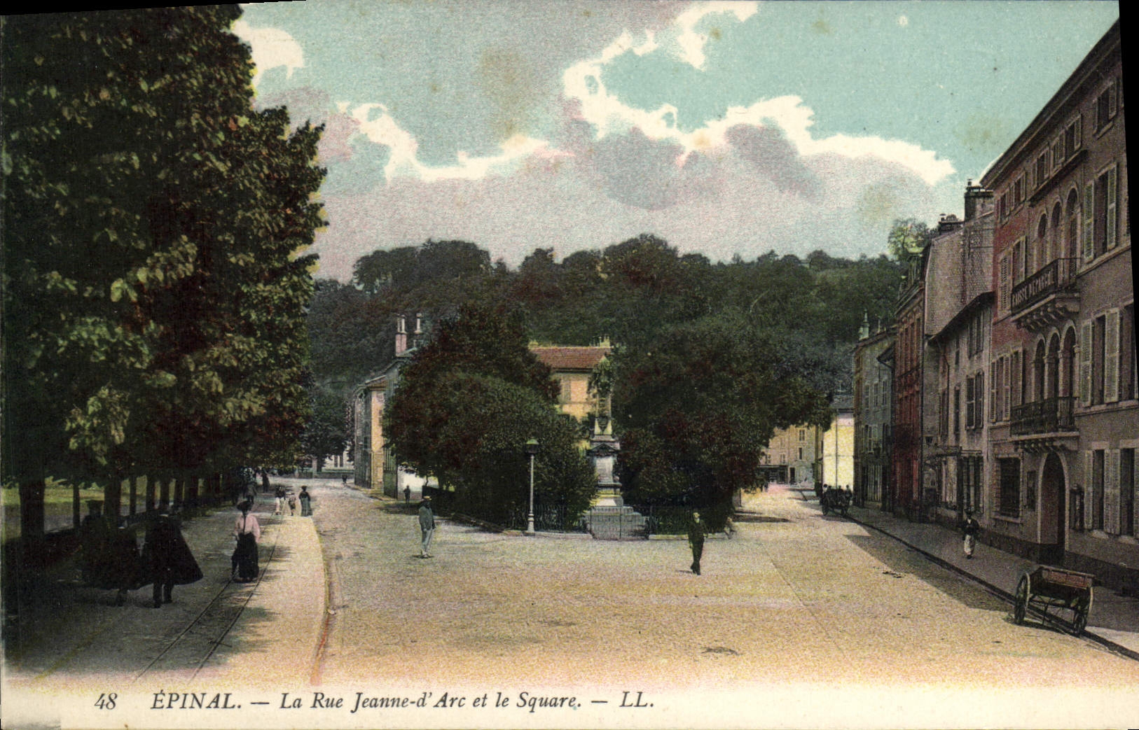 CPA Epinal La Rue Jeanne d'Arc et le Square