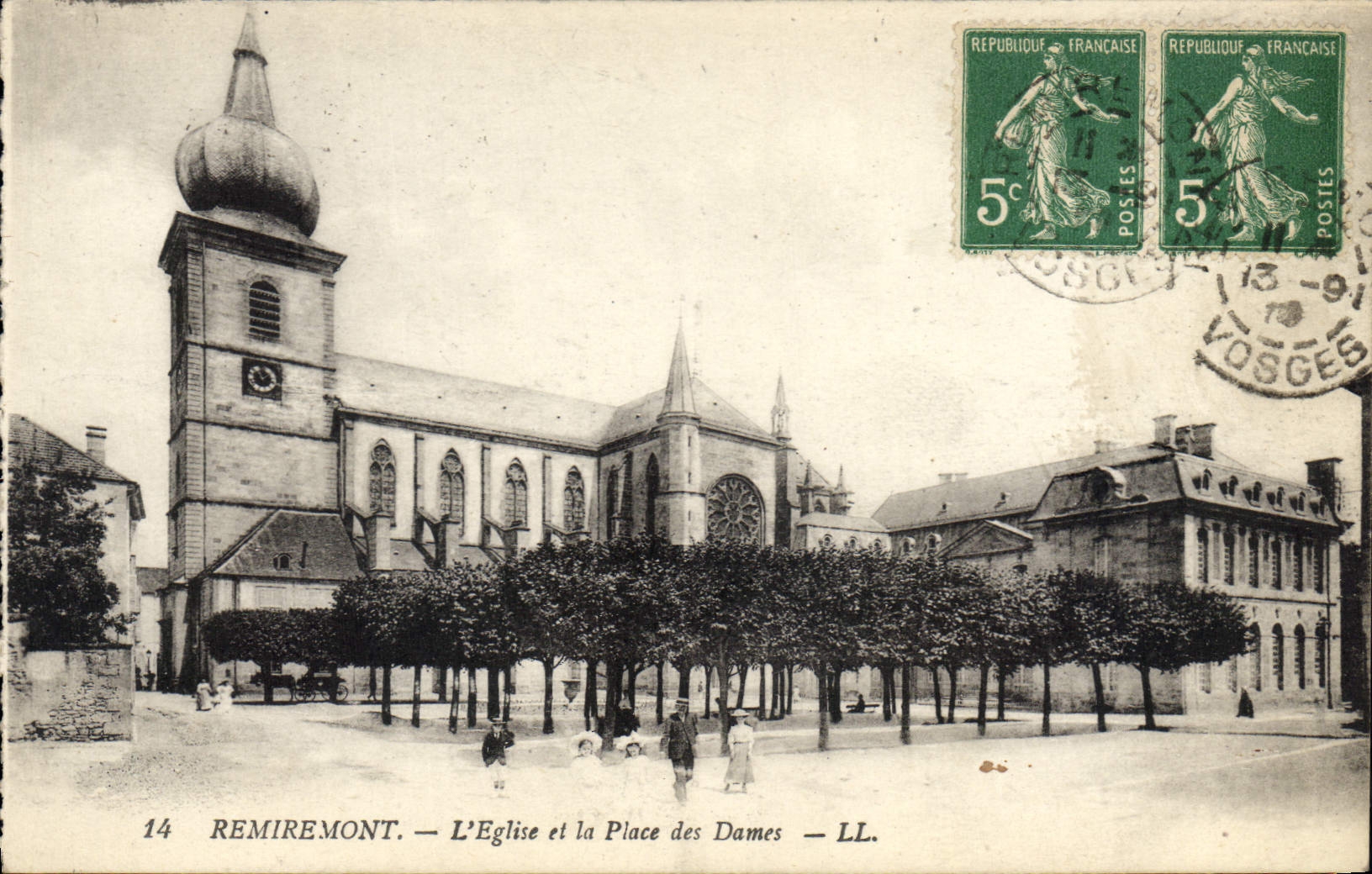 CPA Remiremont L'eglise et la place des Dames 