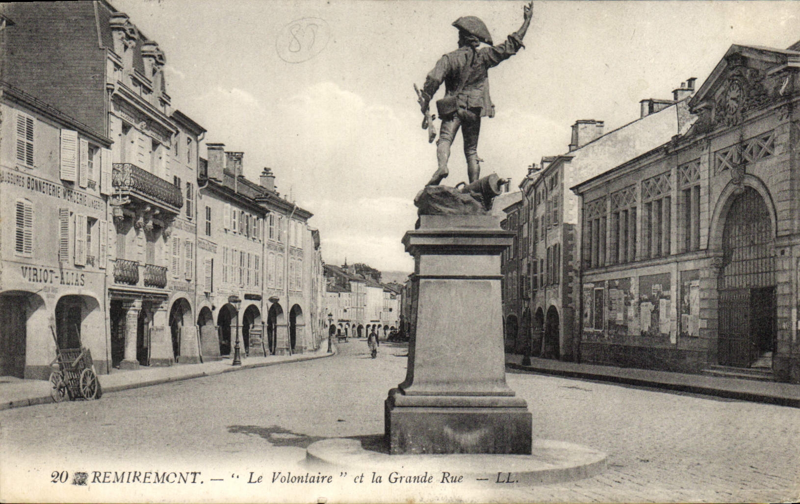 CPA Remiremont  Le Volontaire et la Grande Rue 