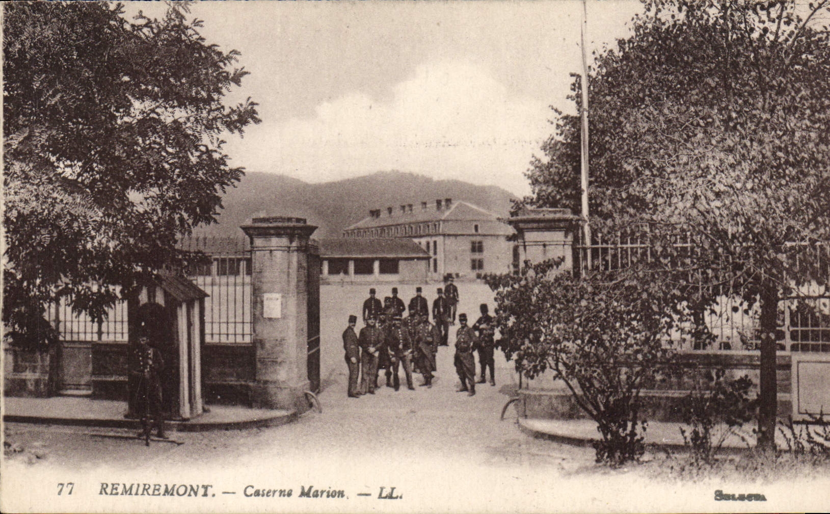 CPA Remiremont Caserne Marion 
