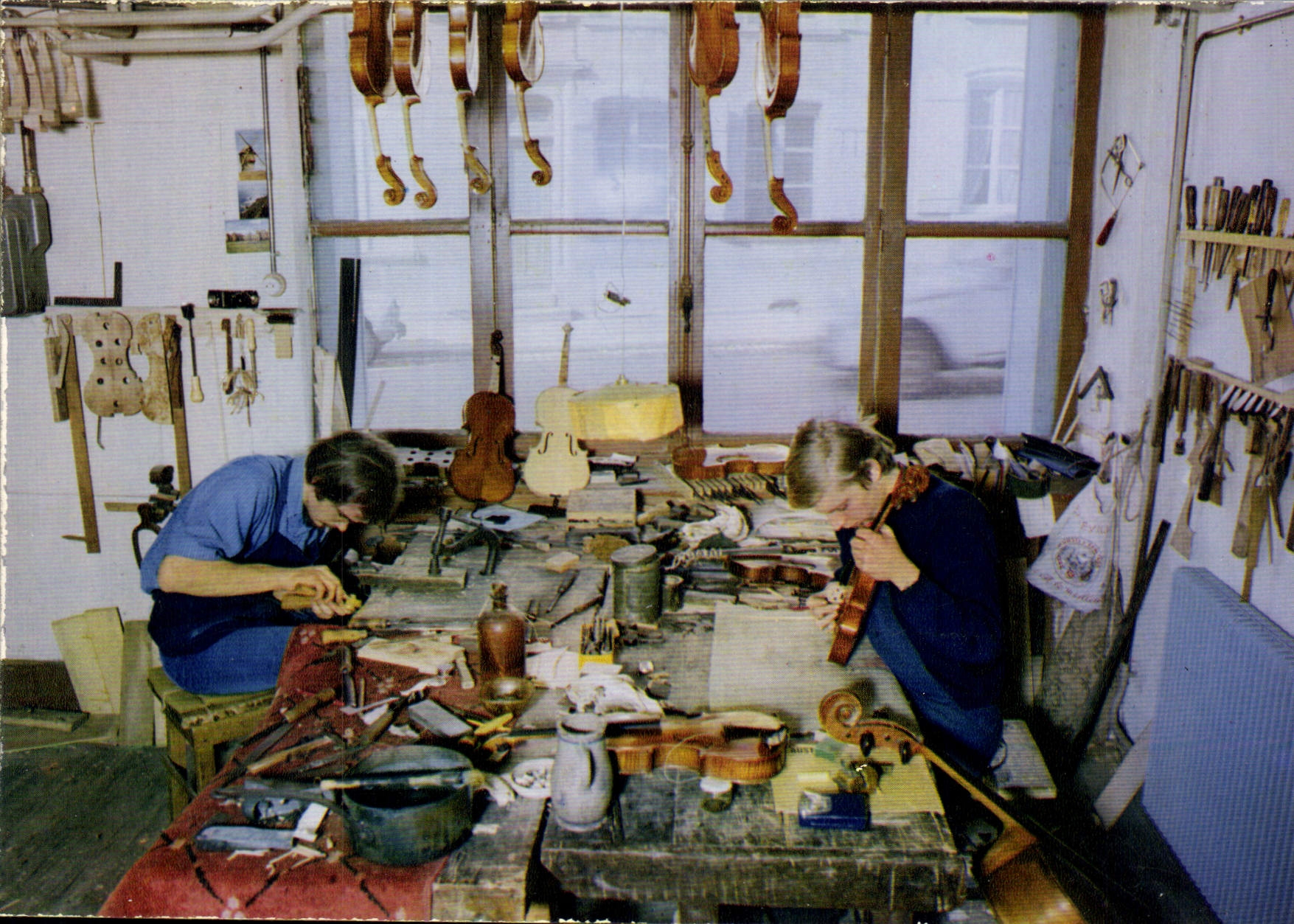 CPSM Mirecourt Vosges Atelier de lutherie 