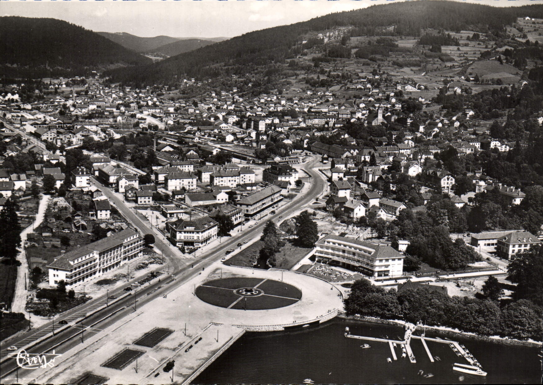 CPSM Gerardmer Vosges Vue generale aerienne et le lac