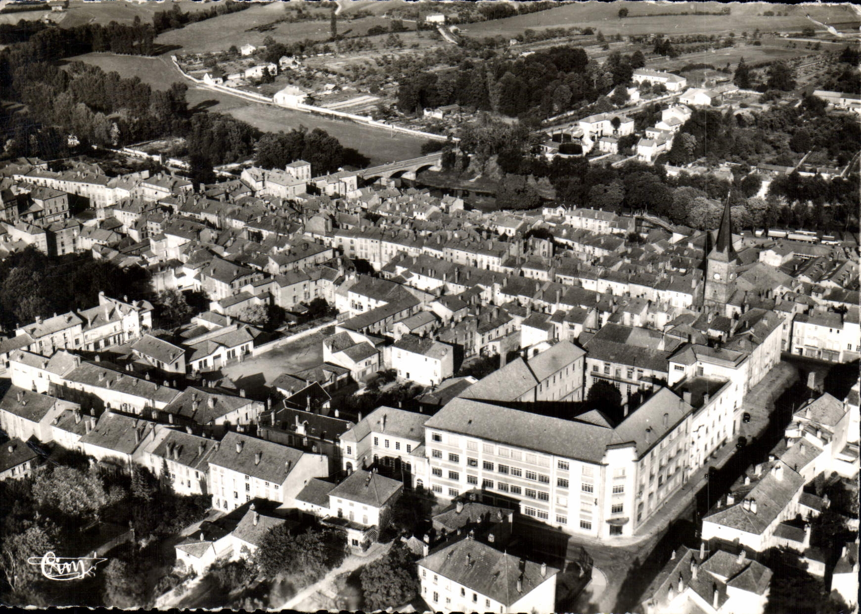 CPSM Mirecourt Vosges Le Centre de la Ville le College et l'Eglise
