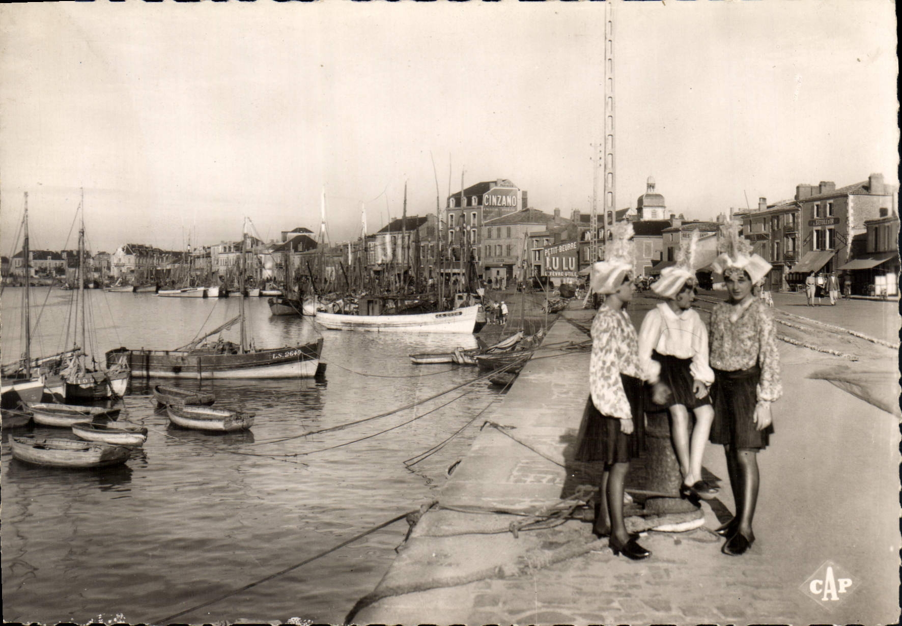 CPSM Les Sables d'Olonne Le Port