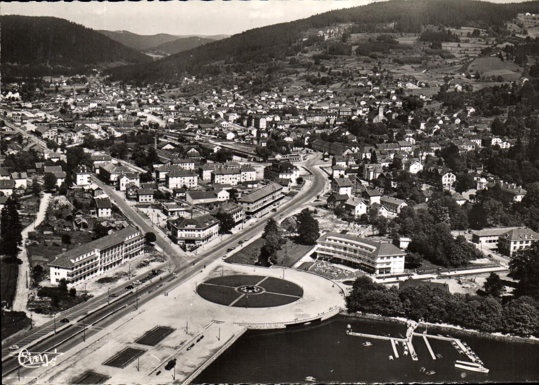 CPSM Gerardmer Vosges Vue generale aerienne et le Lac