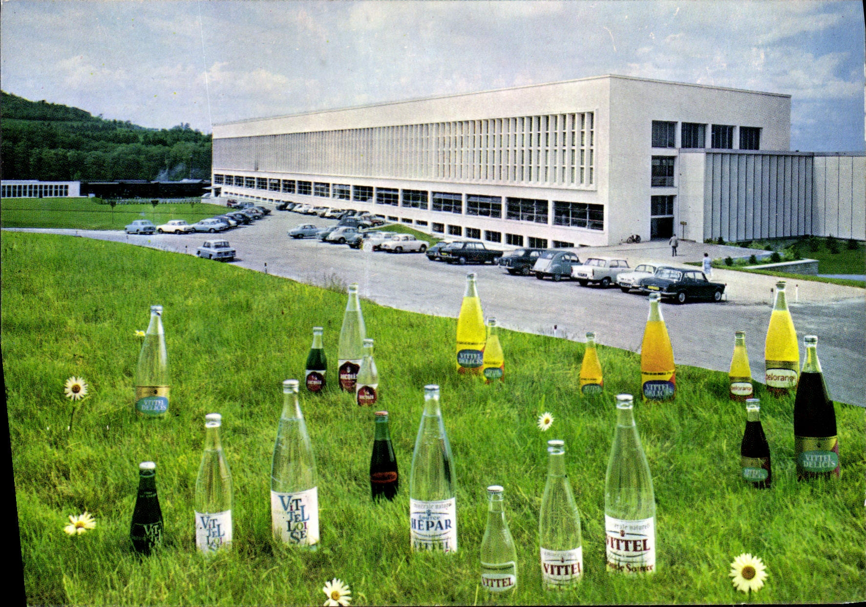 CPSM Vittel Vosges L'embouteillage de Vittel le plus important d Europe