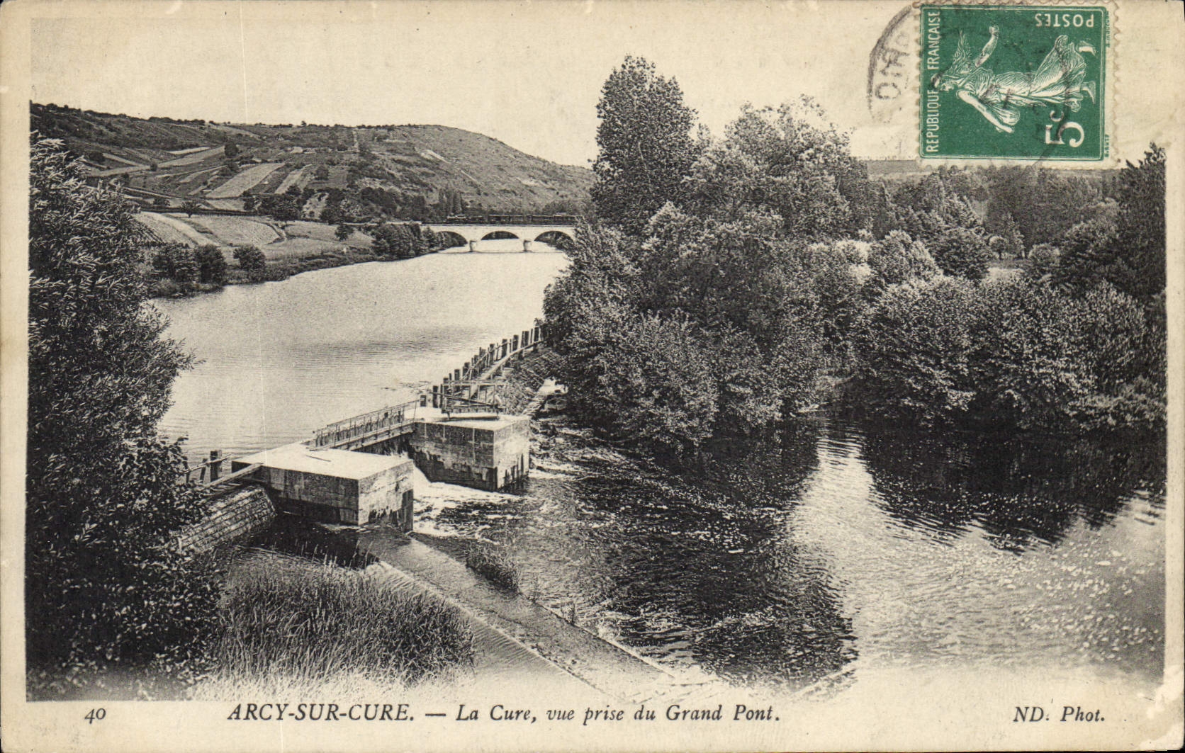 CPA Arcy sur Cure La Cure vue prise du Grand Pont