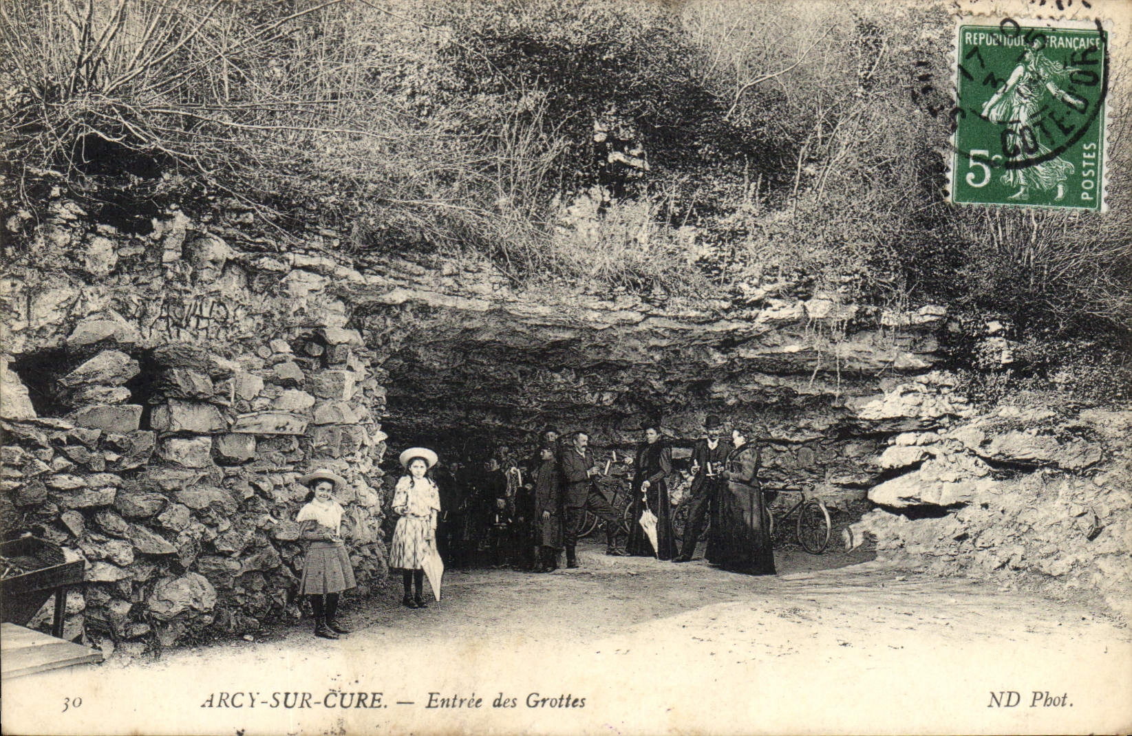 CPA Arcy sur Cure Entree des Grottes