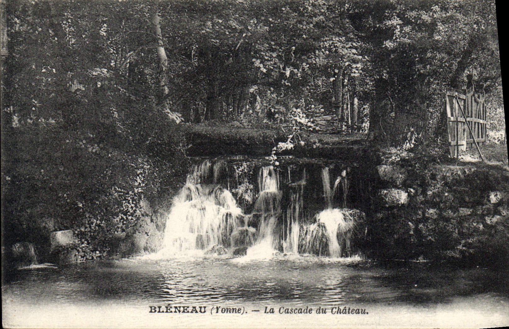CPA Bleneau Yonne La Cascade du Chateau
