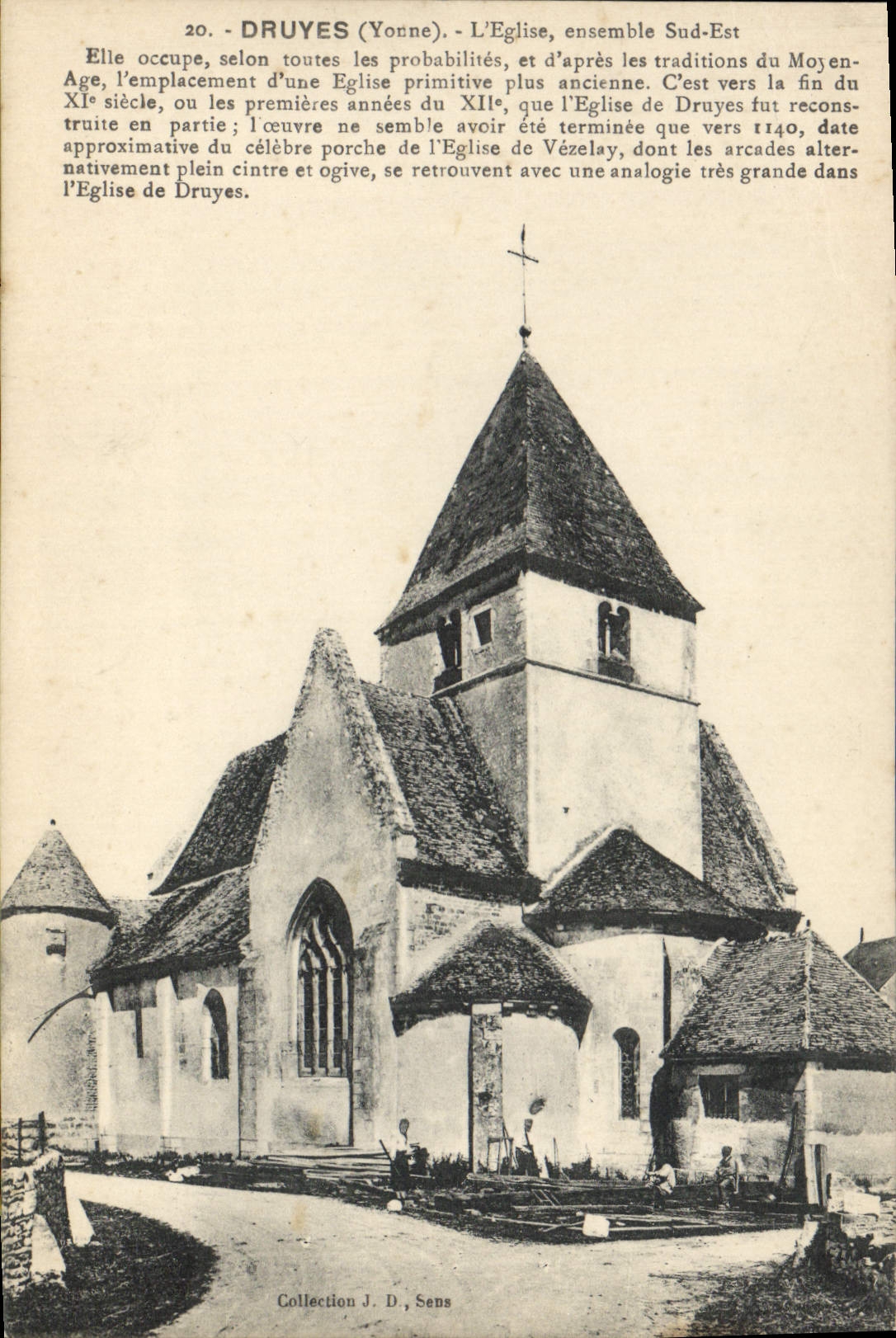 CPA Druyes Yonne L'Eglise ensemble 