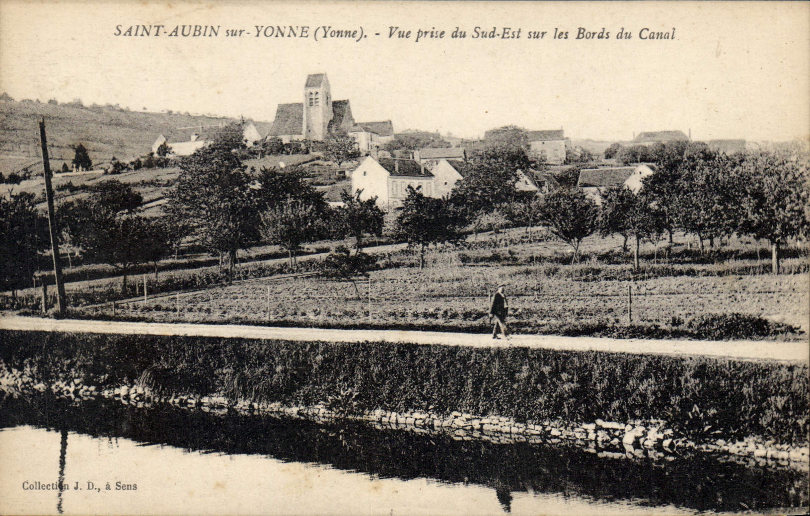 CPA Saint Aubin sur Yonne Vue prise du Sud Est sur les Bords du Canal