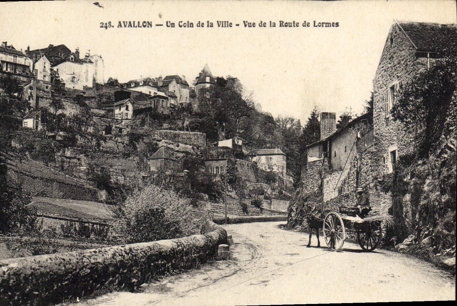 CPA Avallon Un Coin de la Ville Vue de la Route de Lormes 
