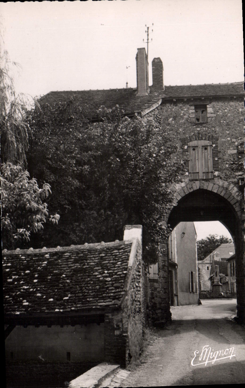 CPA Cezy Yonne La Porte et le Lavoir 