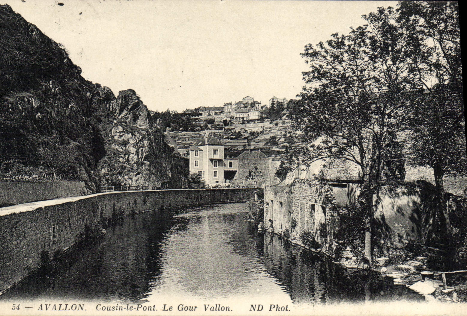CPA Avallon Cousin le Pont Le Gour Vallon