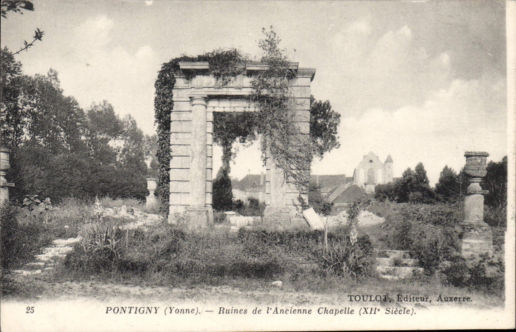 CPA Pontigny Yonne Ruines de L'Ancienne Chapelle