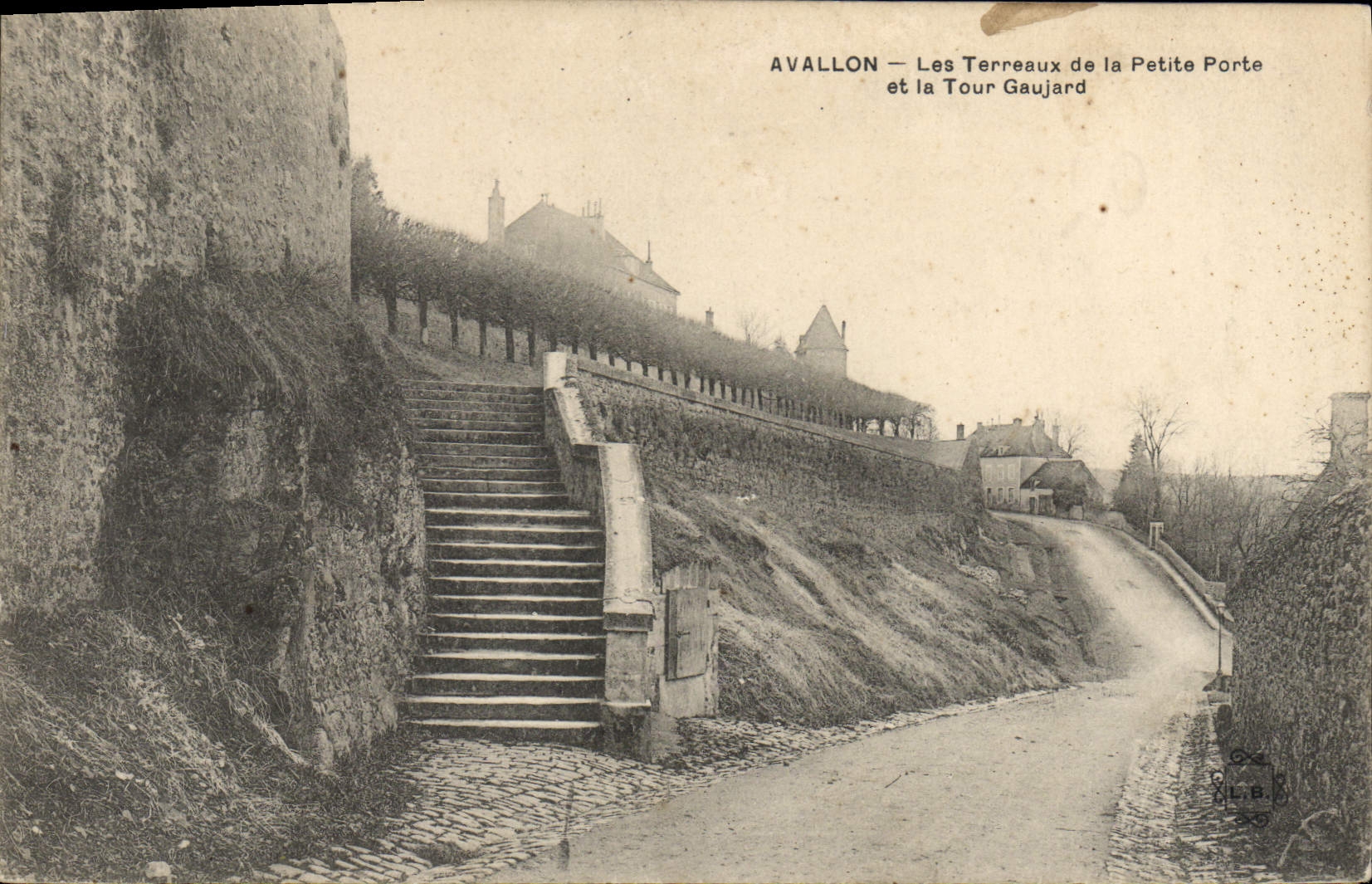 CPA Avallon Les Terreaux de la Petite Porte et la Tour Gaujard