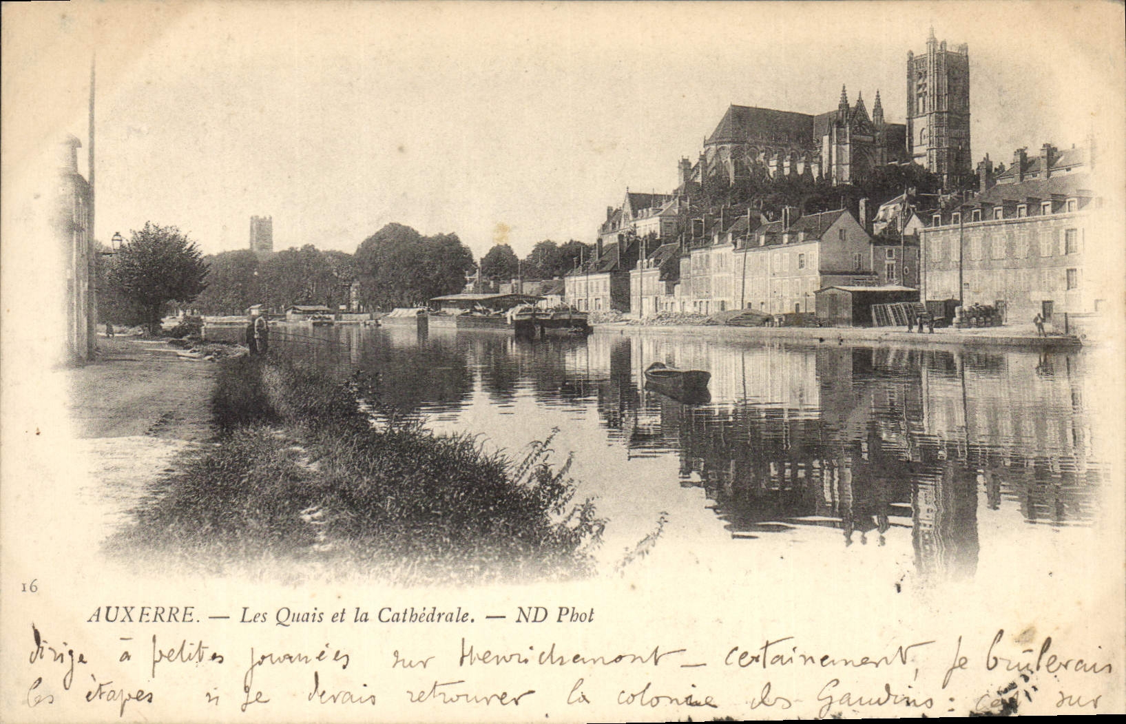 CPA Auxerre Les Quais et la Cathedrale 