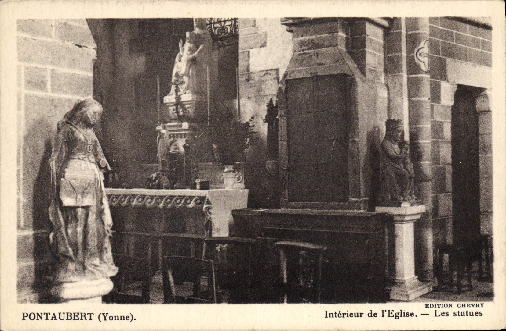 CPA Pontaubert Yonne Interieur de l'Eglise Les statues 