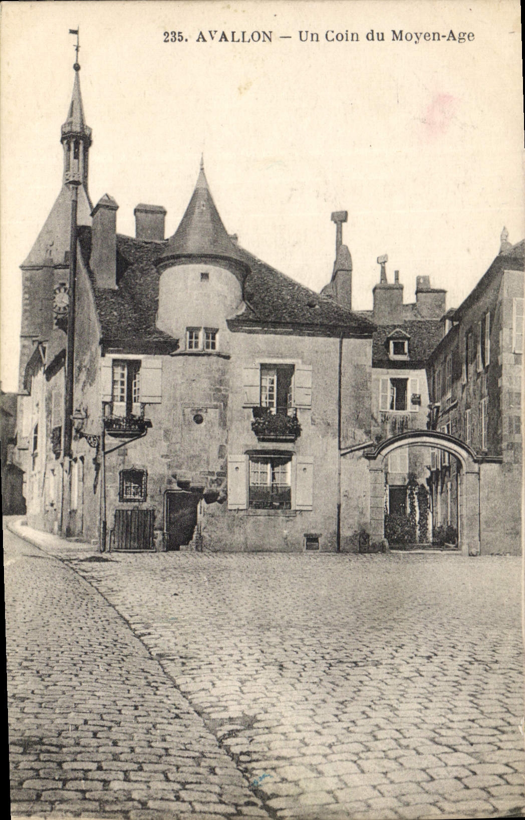 CPA Avallon Un Coin du Moyen Age 