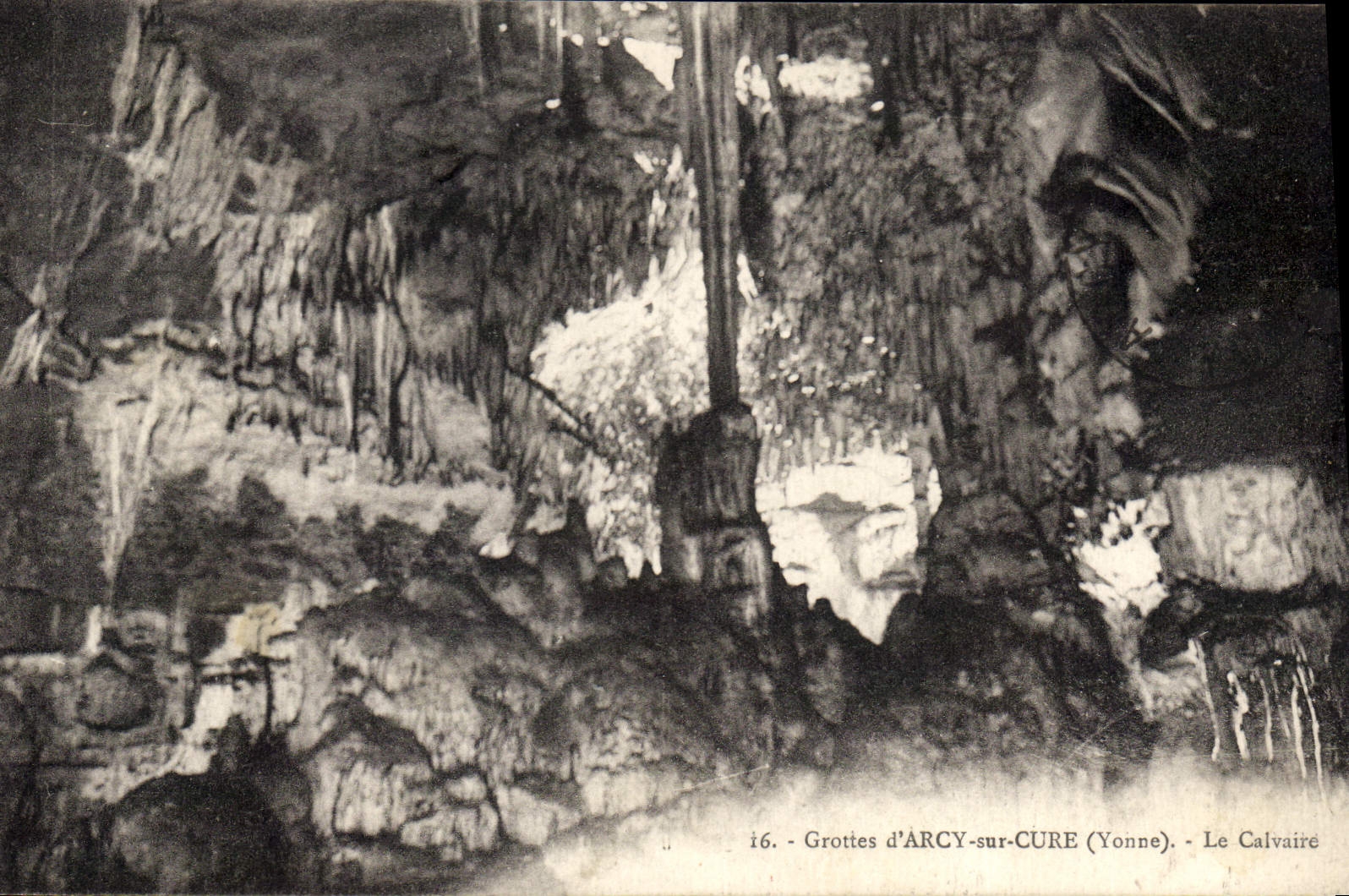 CPA Grottes d'Arcy sur Cure Yonne Le Calvaire