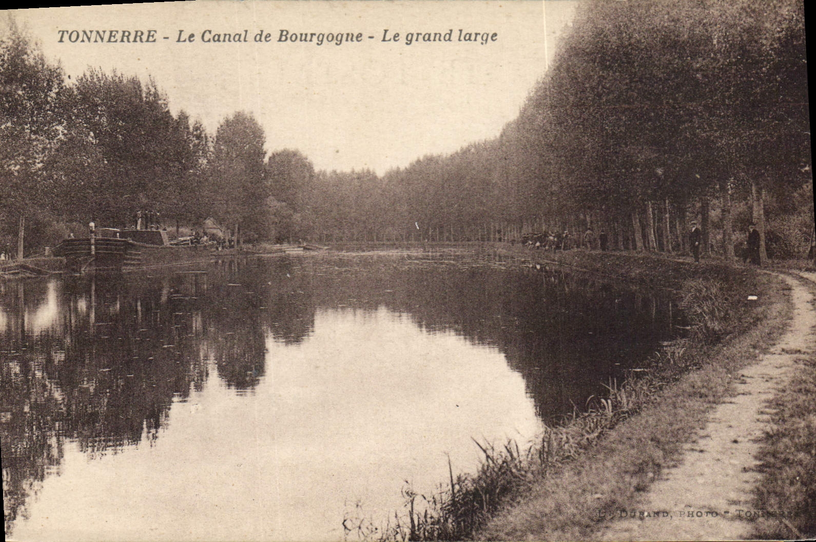 CPA Tonnerre Le Canal de Bourgogne Le Grand large 