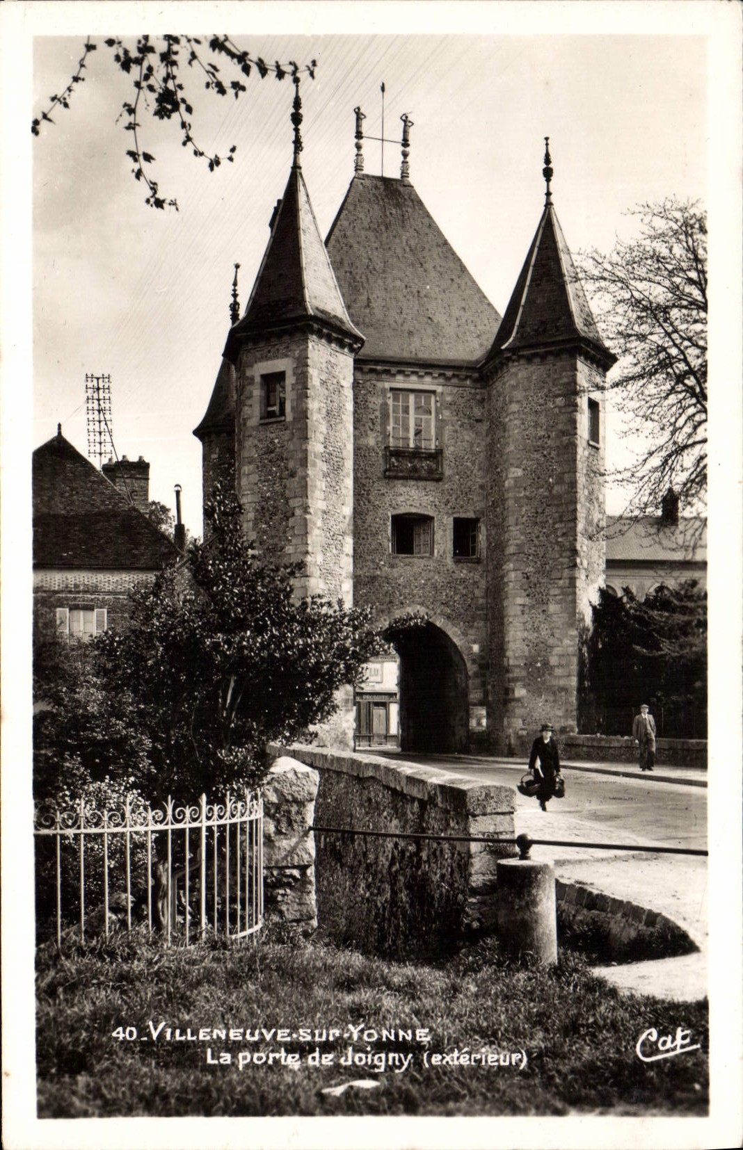 CPA Villeneuve sur Yonne La Porte de Joigny