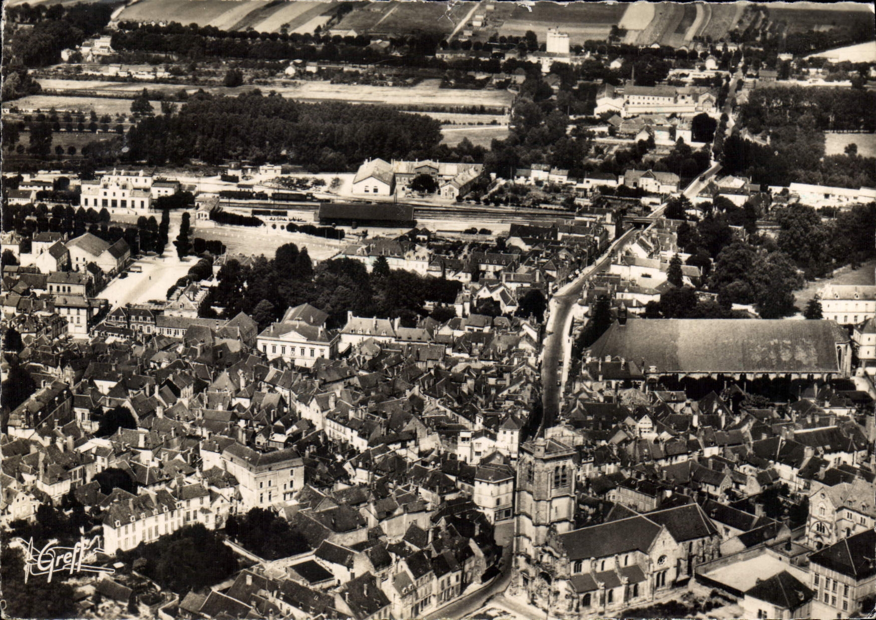 CPSM Tonnerre Yonne vue Aerienne l'Eglise Notre Dame L'Ancien Hopital de Marguerite de Bourgogne 