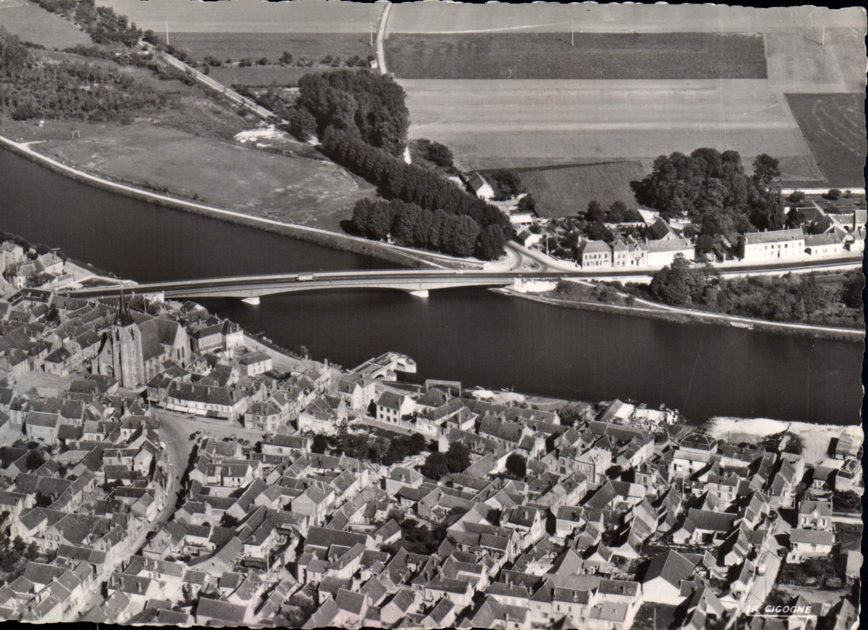 CPSM En avion sur Pont sur Yonne 