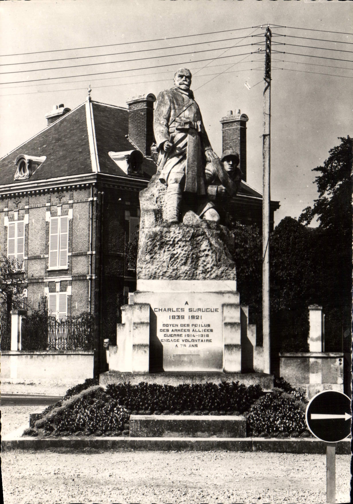 CPSM Auxerre Yonne Monument de Charles Surugue
