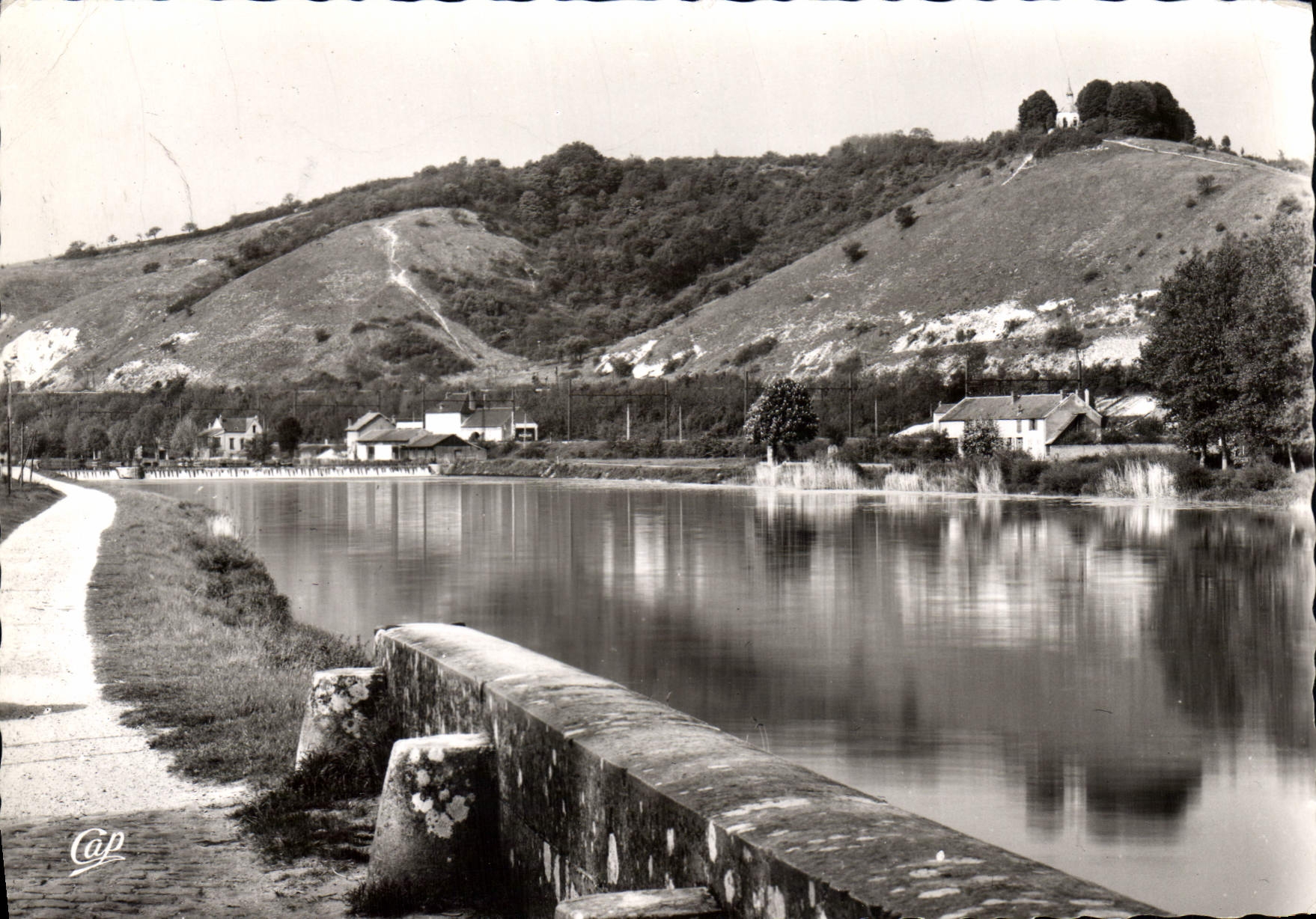 CPSM Sens Les Bords de l'Yonne le Barrage et l'Ermitage Saint Bon 