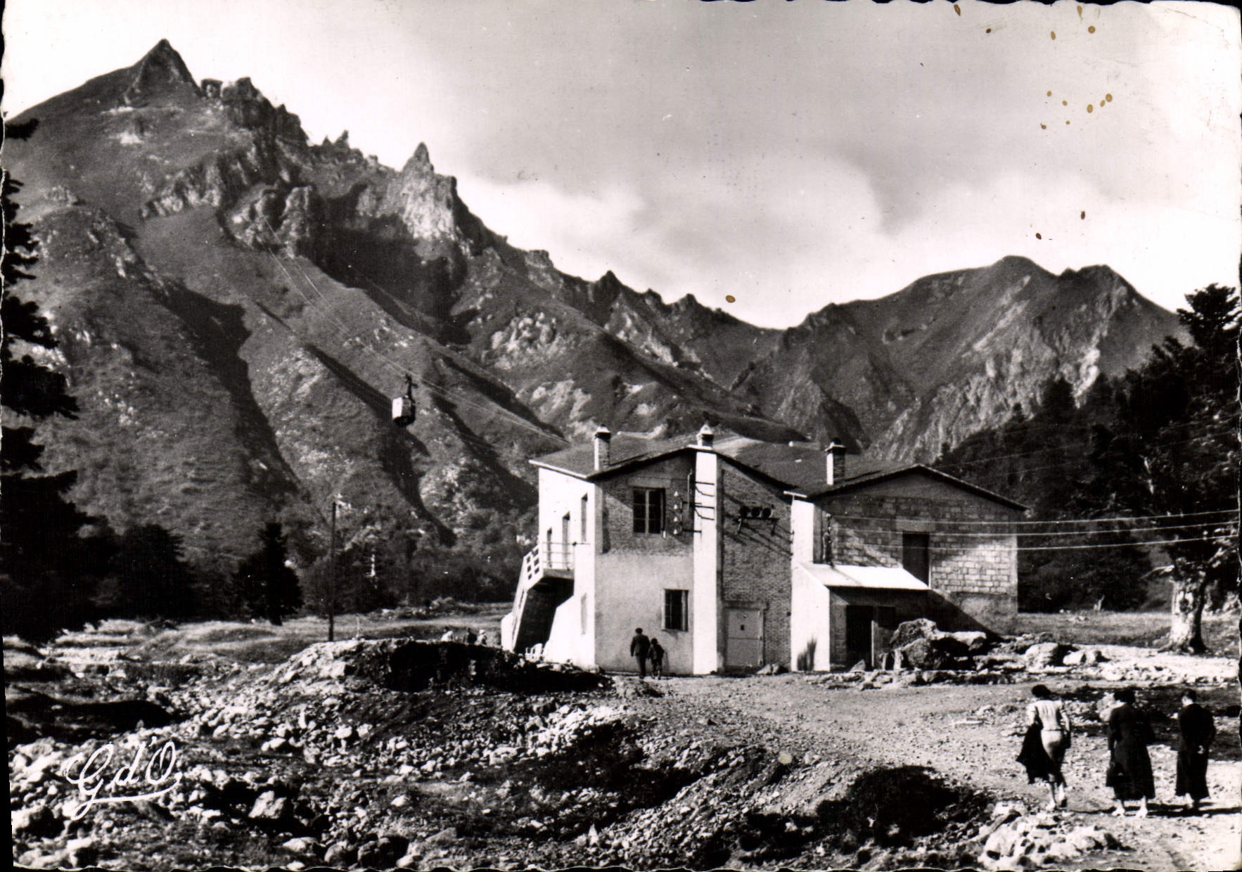 CPSM L'Auvergne Le Mont Dore Sancy Gare de depart du Teleferique et Vallee d'Enter