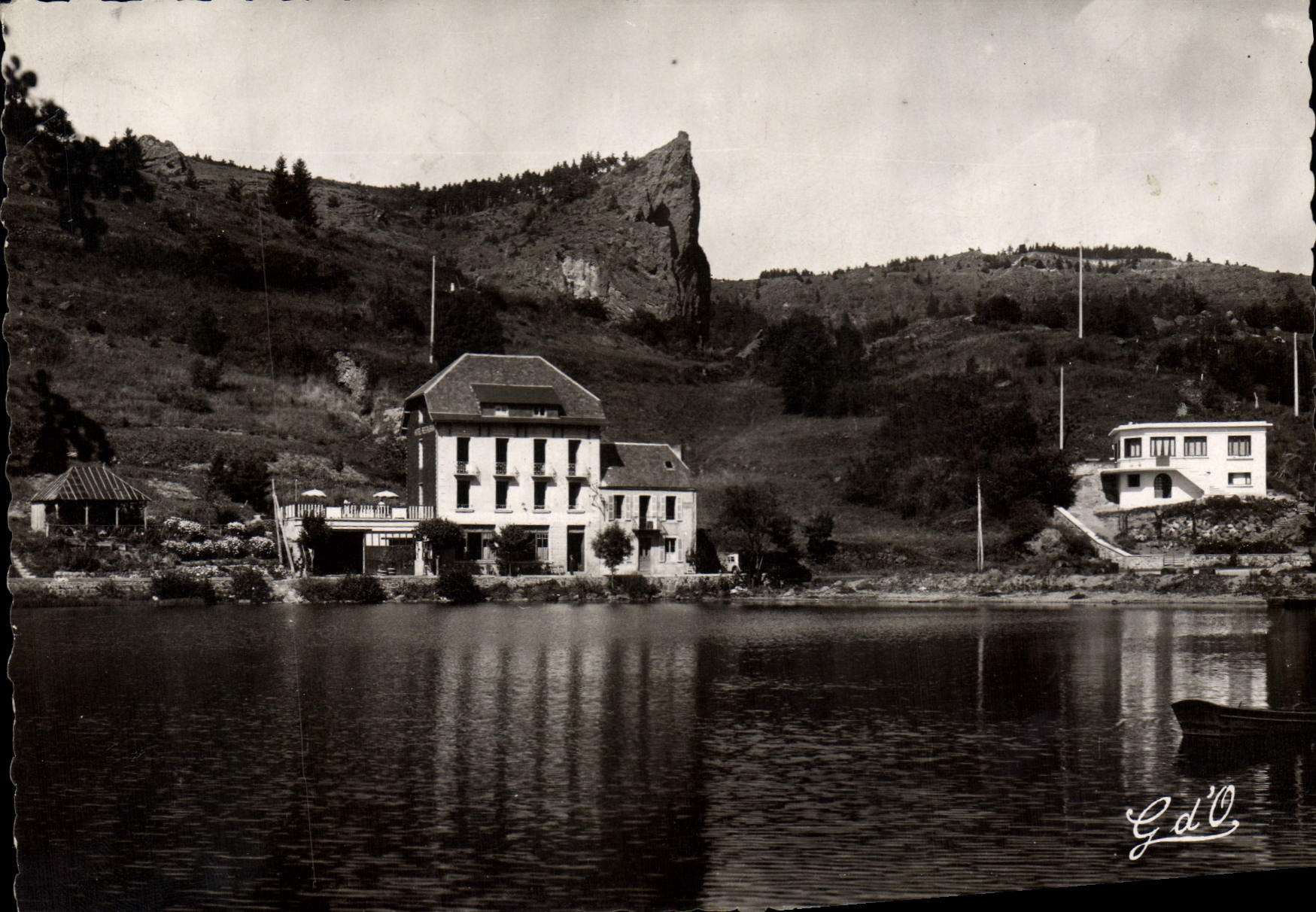CPSM L'Auvergne Le Lac Chambon et la Dent du Marais