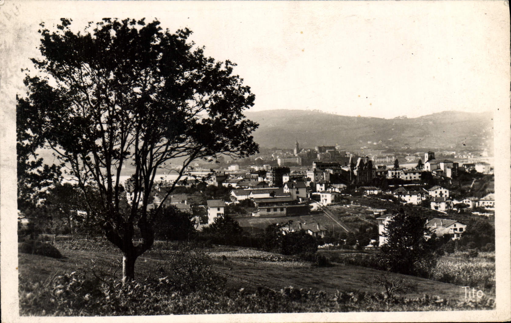 CPA Hendaye La Ville au Fond Fontarrabie 