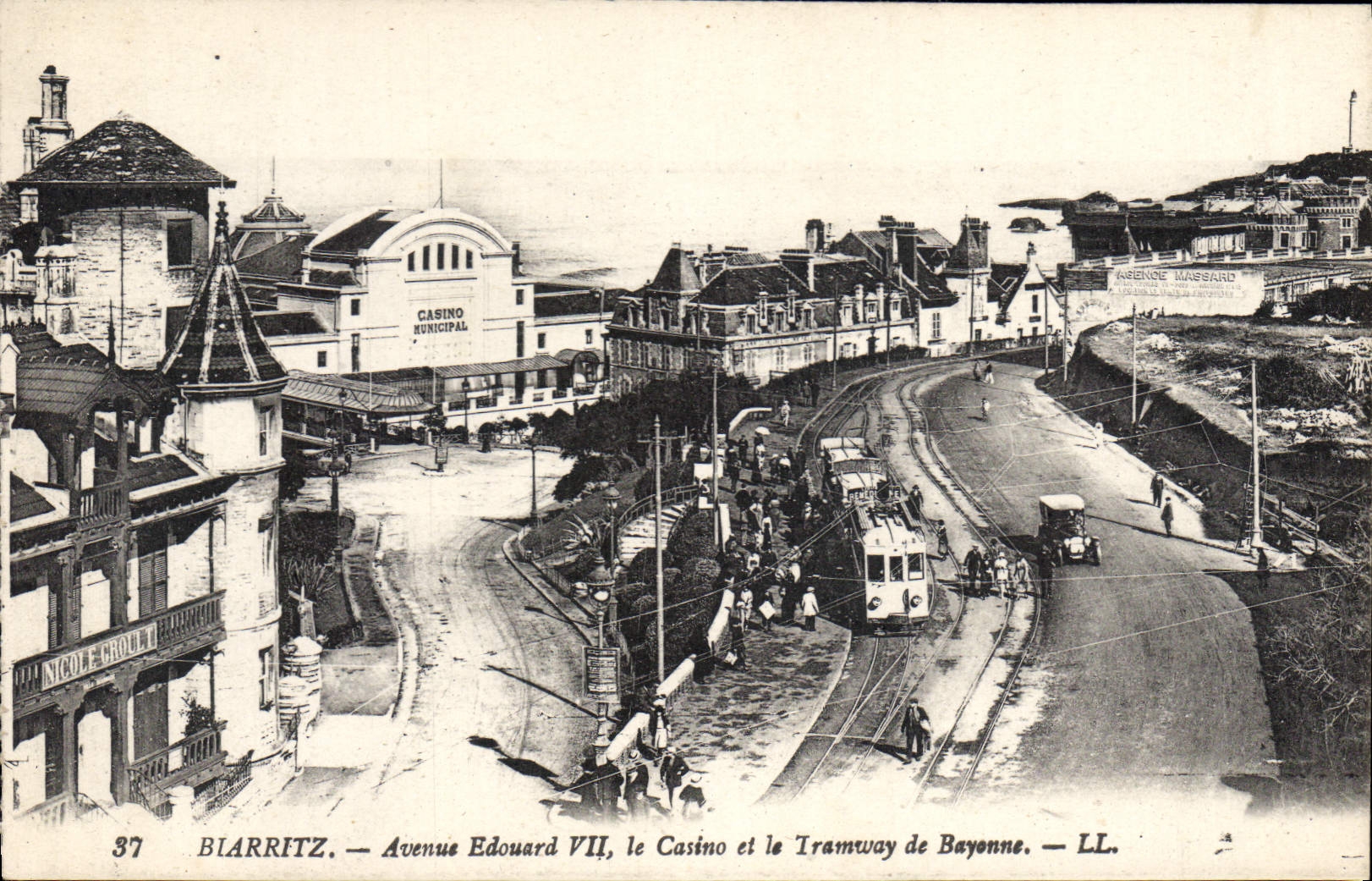 CPA Biarritz Avenue Edouard VII le Casino et le Tramway de Bayonne
