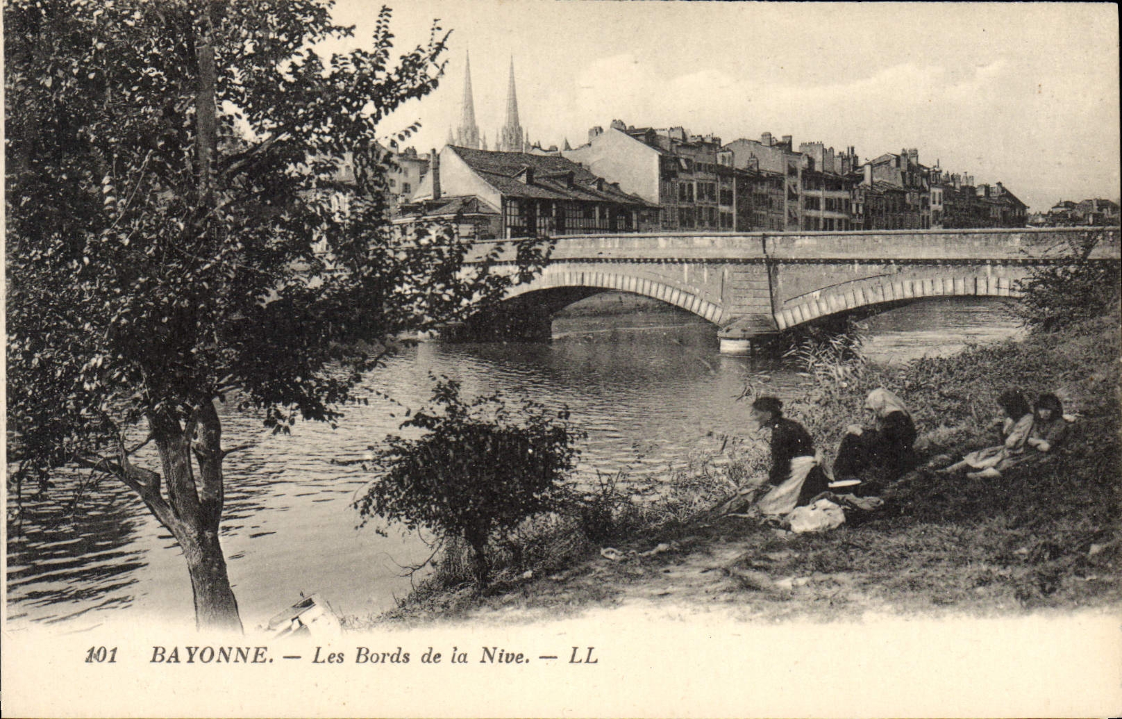 CPA Bayonne Les Bords de la Nive 