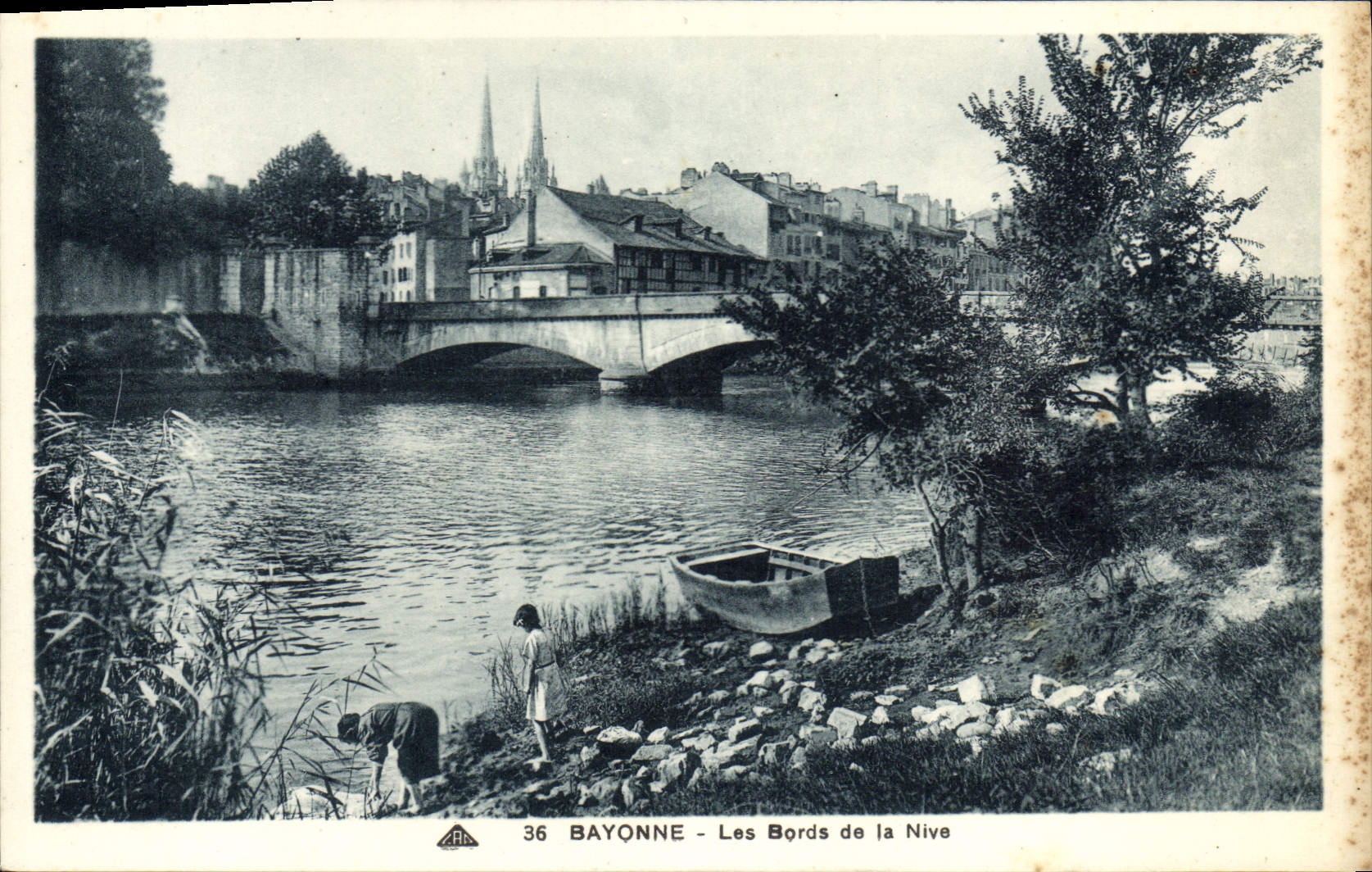 CPA Bayonne Les Bords de la Nive 