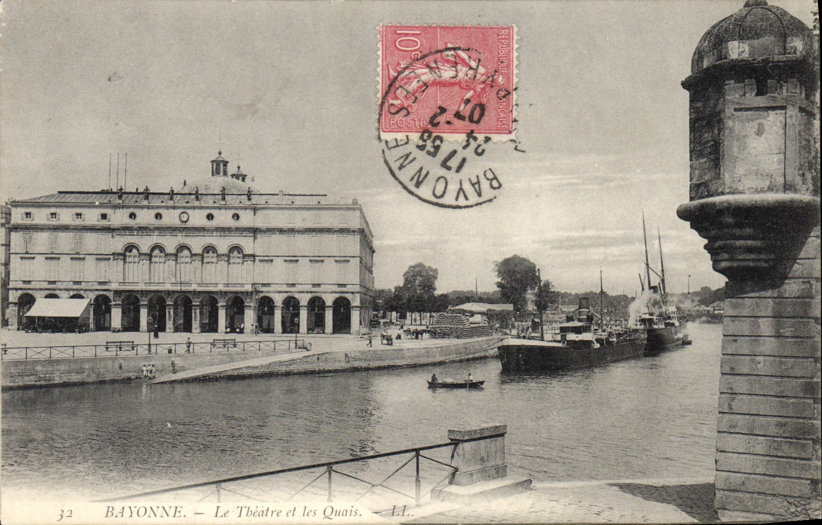 CPA Bayonne Le Theatre et les Quais 